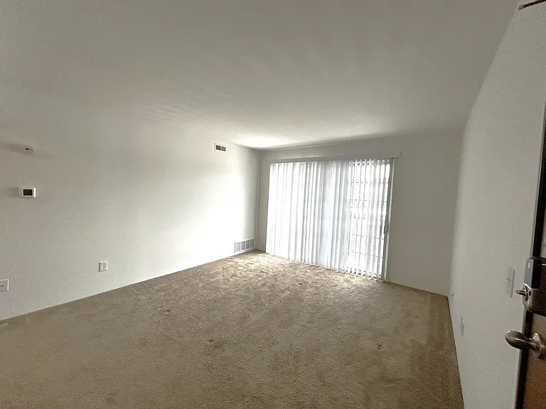 Charter Oaks Apartments — Photo 183
