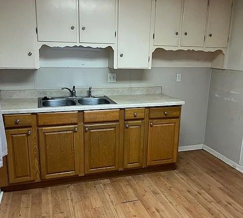 3rd image of 413 W Maryland Ave #413