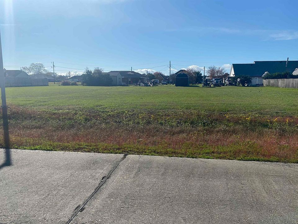 2nd image of 120 Lillian Dr