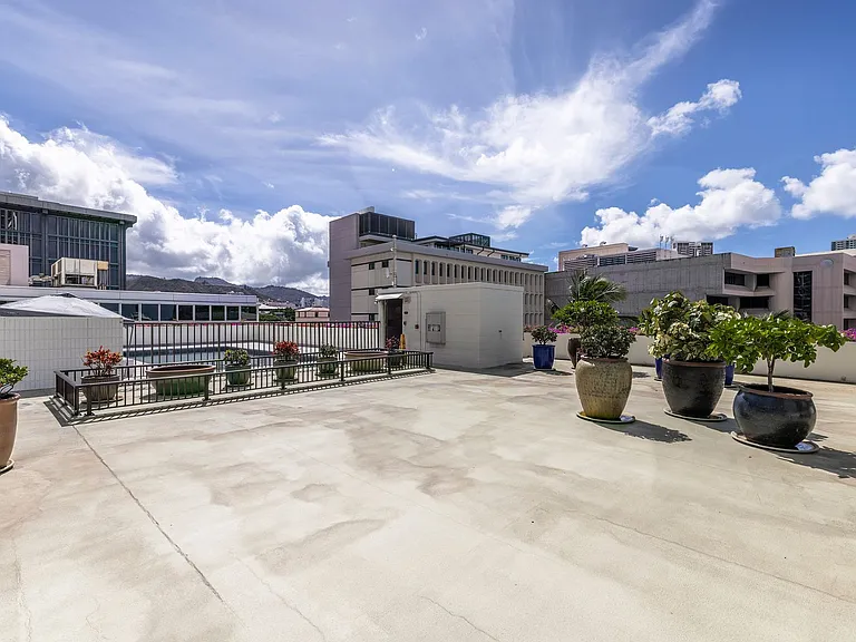 225 Queen St #7D — Photo 14