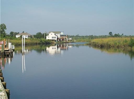 5th image of 412 Tarpon Dr