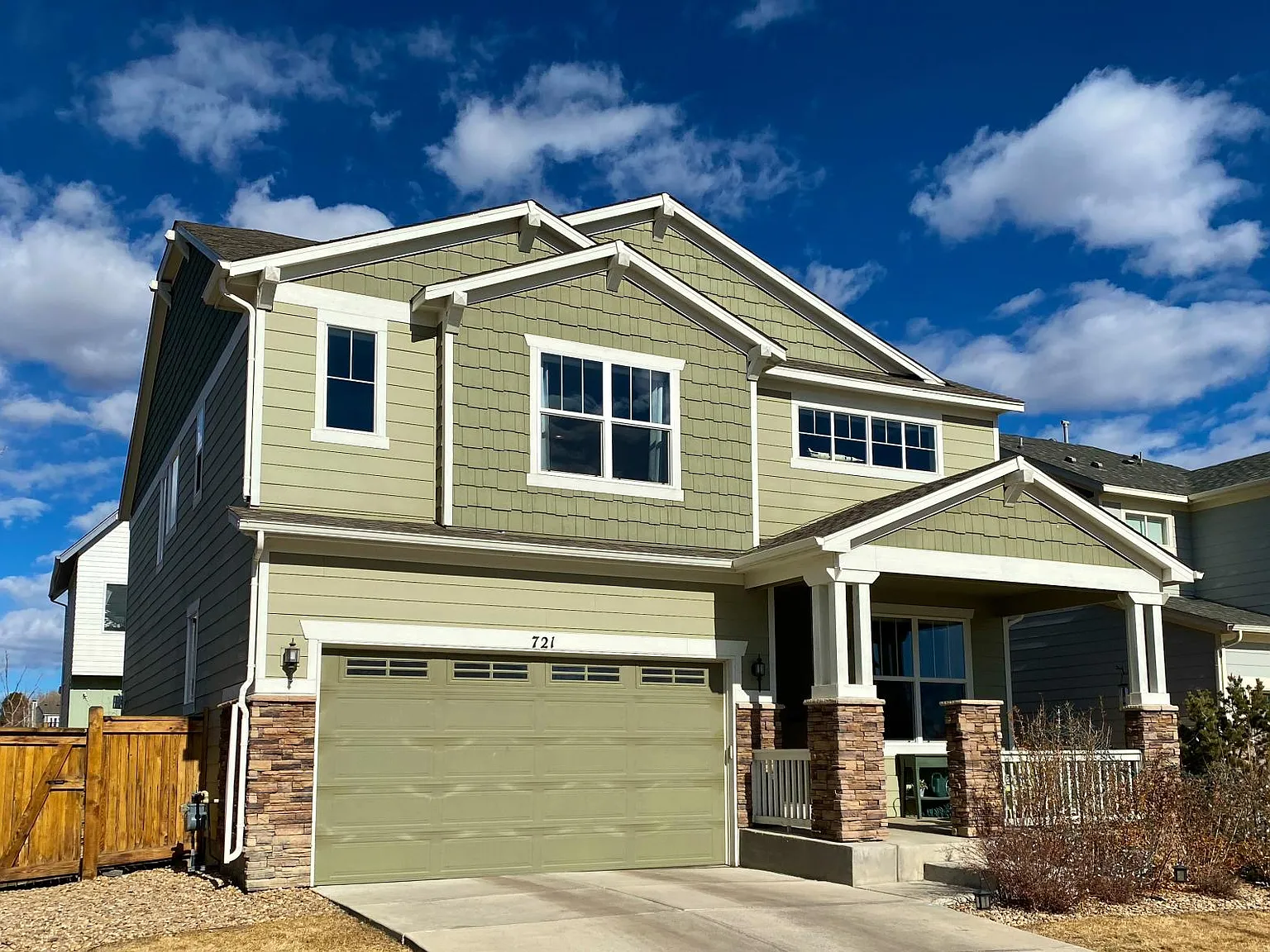 5 bed, 2409 sqft, $4,120 — Photo 2