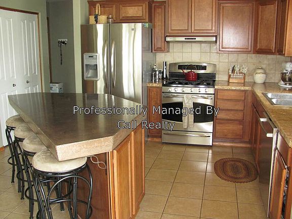 4th image of 741 S Evergreen Dr