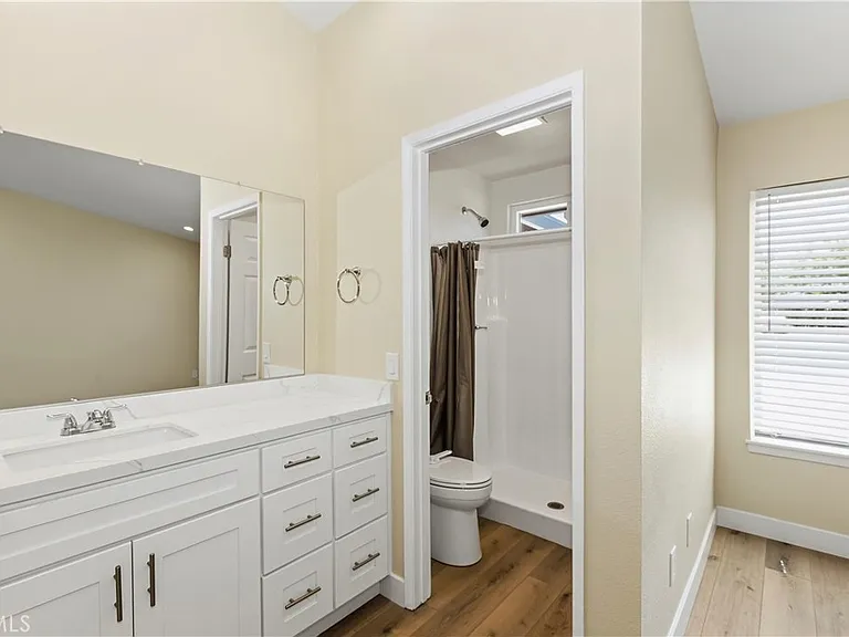 11471 Hollyvale Ave — Photo 21