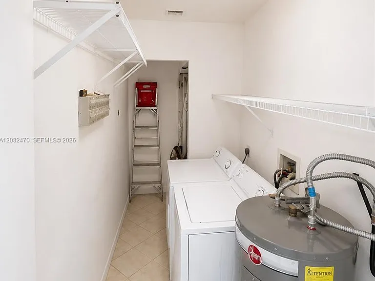 1445 Amanda St #1445 — Photo 11