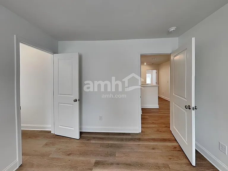 1036 Highland Walk — Photo 32