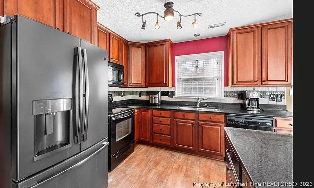 3 bed, 2.5 bath, 1685 sqft, $1,775 — Photo 3