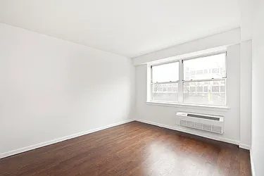 Rented by R New York