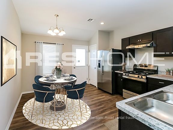 3rd image of 916 Klare Ln
