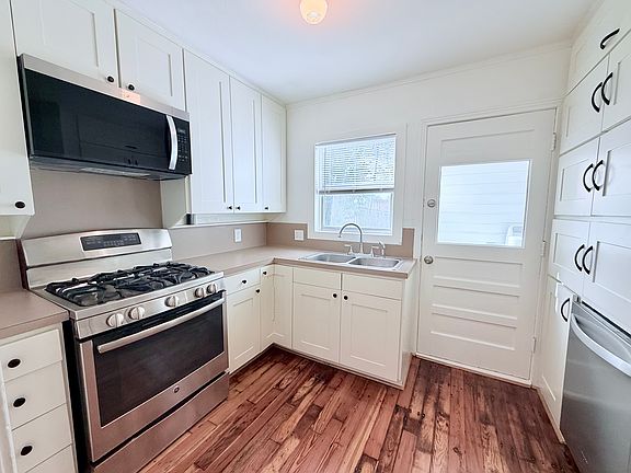 2nd image of 1621 Davis Blvd