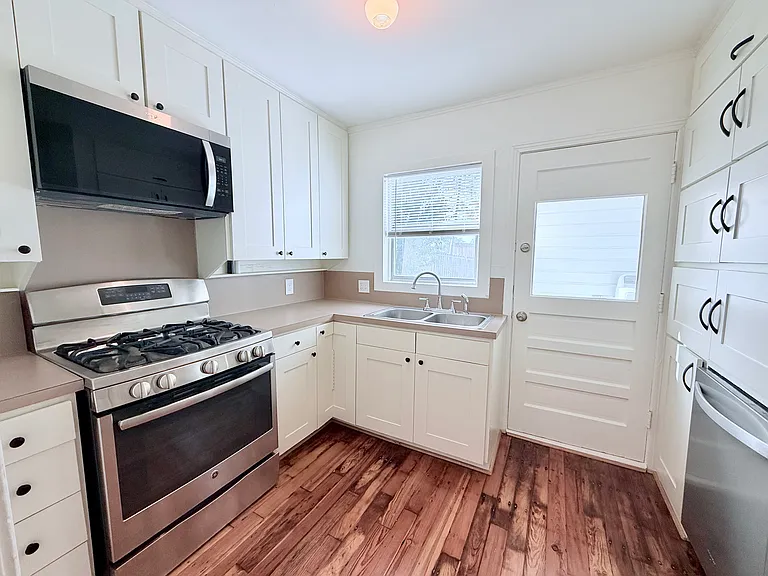1621 Davis Blvd — Photo 2