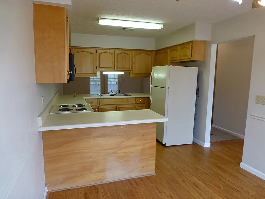 3 bed, 1250 sqft, $999 — Photo 2