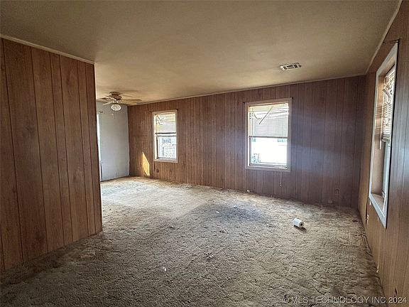 3rd image of 1513 S Hickory Ave