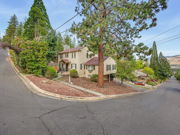 1395 Woodland Dr, Ashland, OR 97520