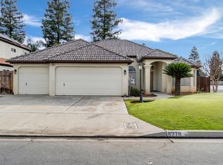 8278 N Sharon Ave, Fresno, CA