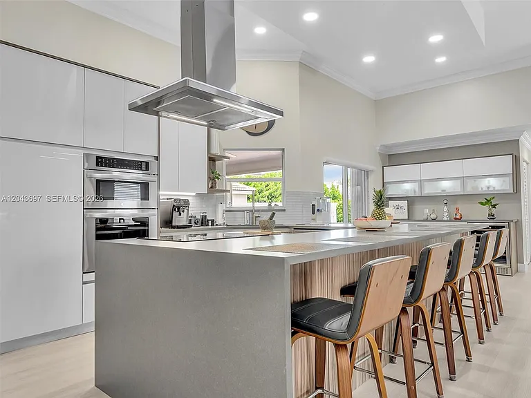 639 Verona Pl — Photo 34