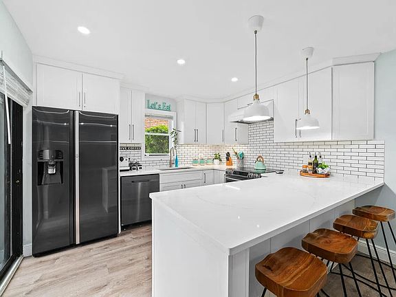 4th image of 3132 SW 20th Terrace #12b