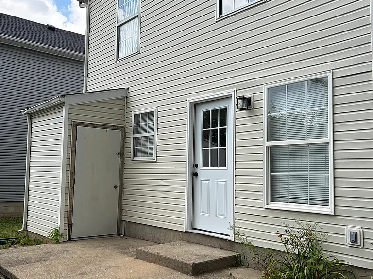 520 Michigan St — Photo 32