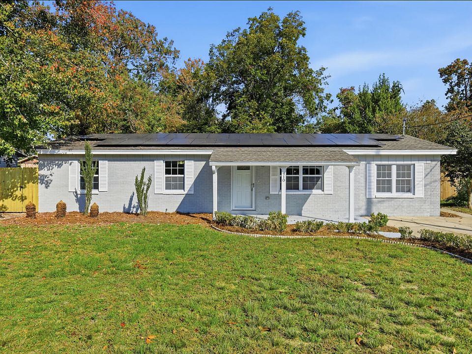 1st image of 410 Oakland Cir NW