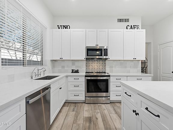4th image of 2906 E MERRILL Avenue