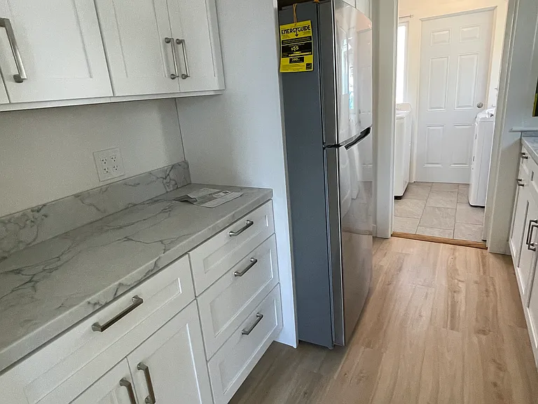 515 N Burlington Ave — Photo 8