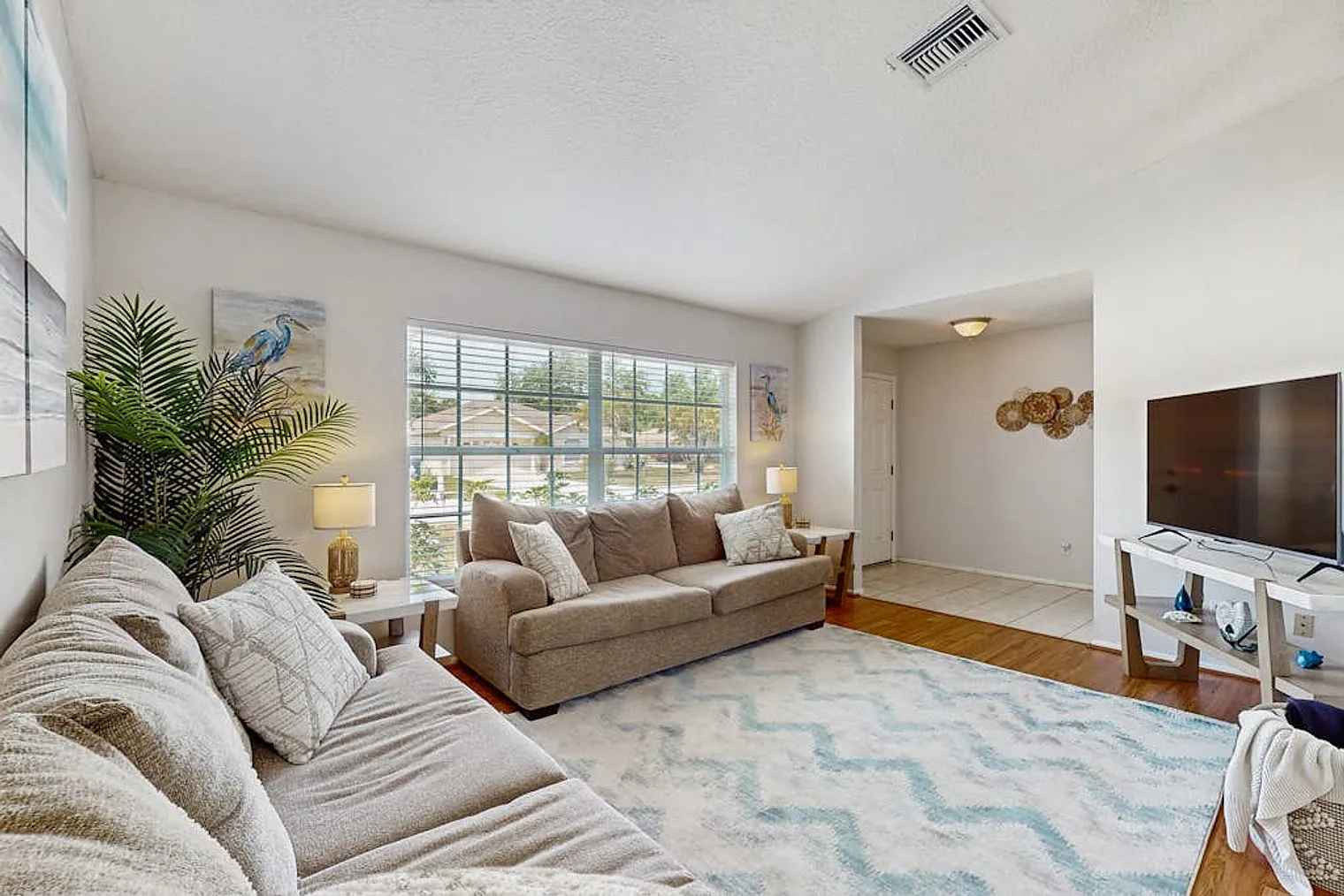 3 bed, 2.0 bath, 1410 sqft, $4,285 — Photo 1
