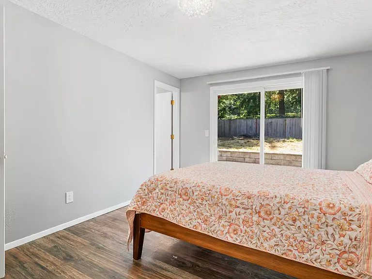 8232 SW Tygh Loop — Photo 10