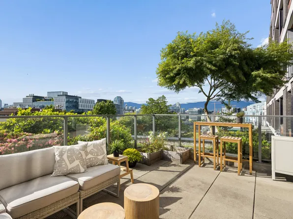 210 E 5th Ave #405, Vancouver, BC V5T 0K1