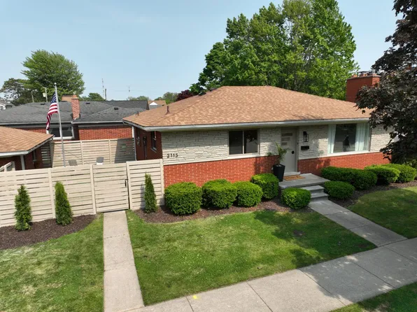 2113 12th St, Wyandotte, MI 48192