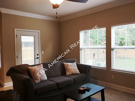 5th image of 132 Katherine St NE