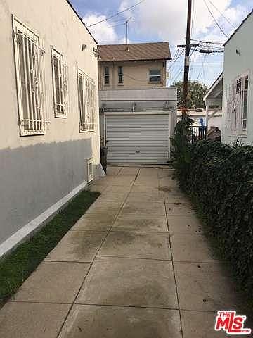 Building Photo 3