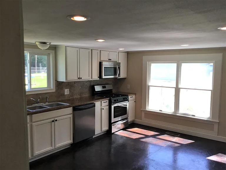 1114 N Creek St — Photo 4