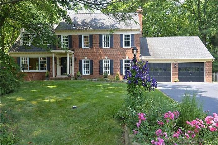 1st image of 922 Holly Run Ct