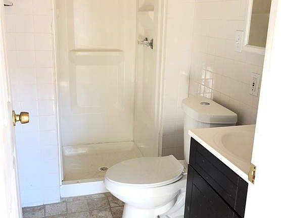 5th image of 544 E 200th St