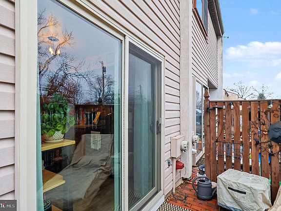 4th image of 550 N York Rd #1-A