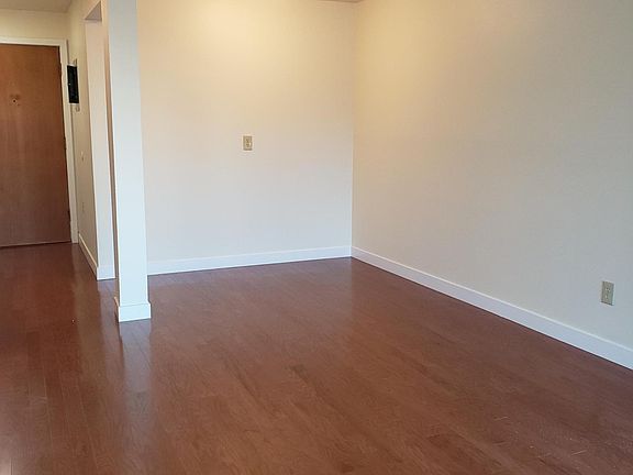 3rd image of 800 1st Ave N APT 33