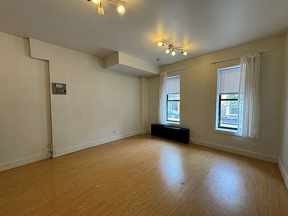 2nd image of 724 De Kalb Ave #1E
