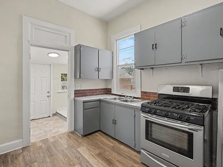 703 N Meade St — Photo 2