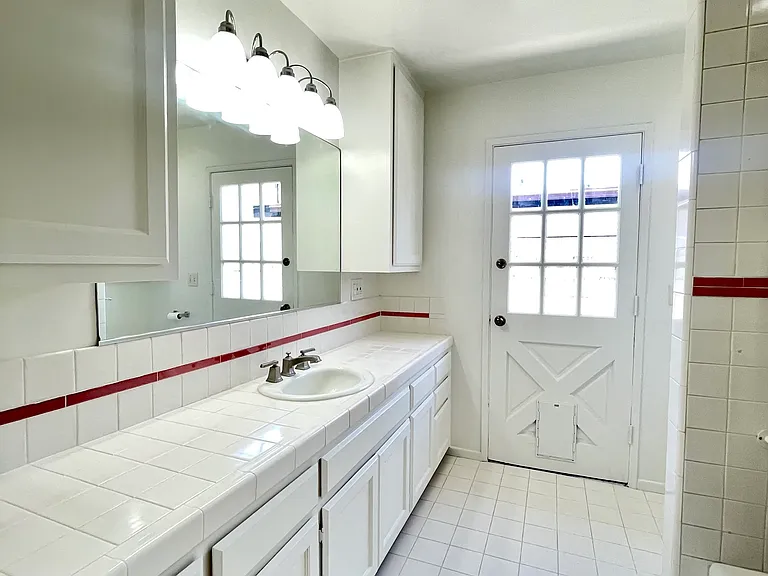 1045 Marvista Ave — Photo 15