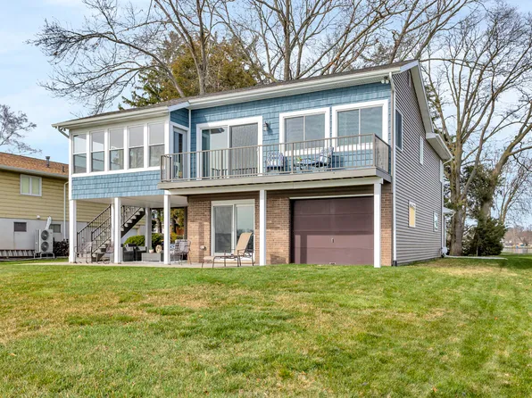 143 Castlewood Dr, Brooklyn, MI 49230