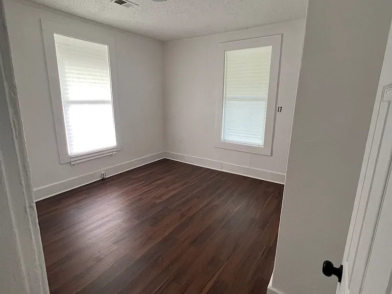 1113 E Trigg Ave — Photo 2