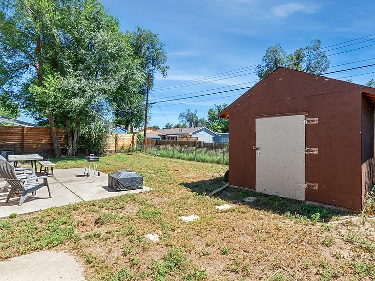 141 Sherri Dr — Photo 32