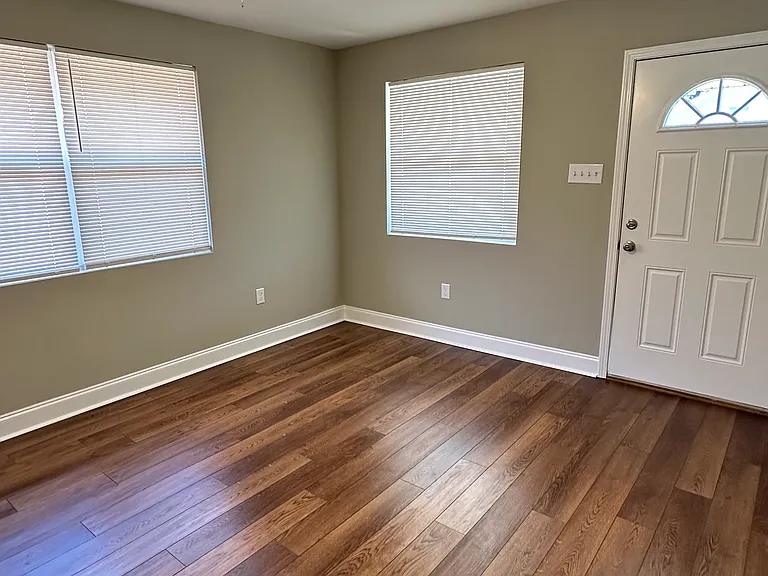 4907 Loyola Ave — Photo 1
