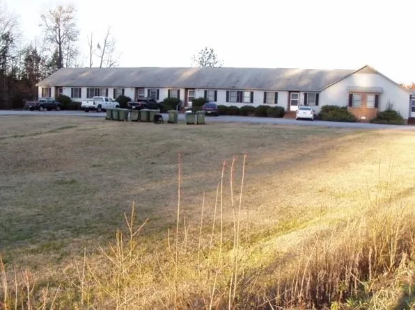 1553 Springdale Dr, Clinton, SC 29325