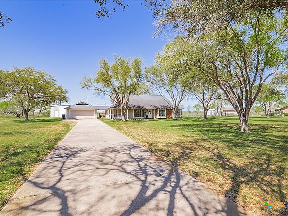 3rd image of 302 Crawford Dr