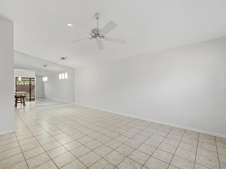 7916 SE Villa Cir — Photo 10