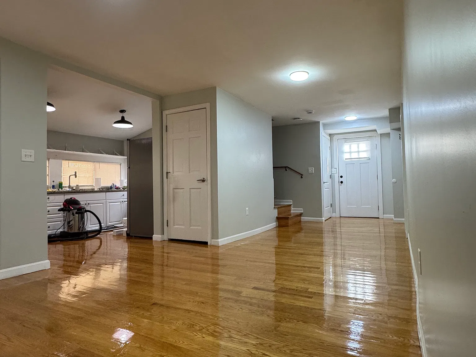3 bed, 1.5 bath, 1045 sqft, $3,565 — Photo 4