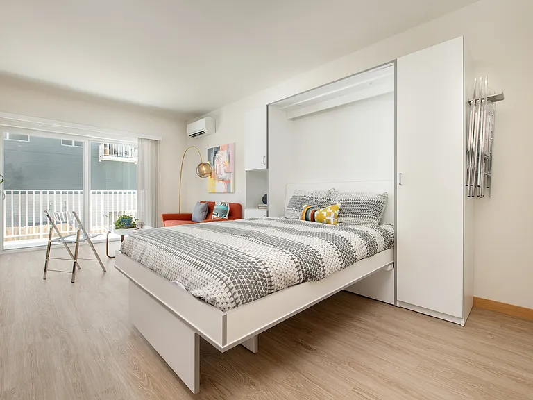 Traveler Studio - 405 SF
