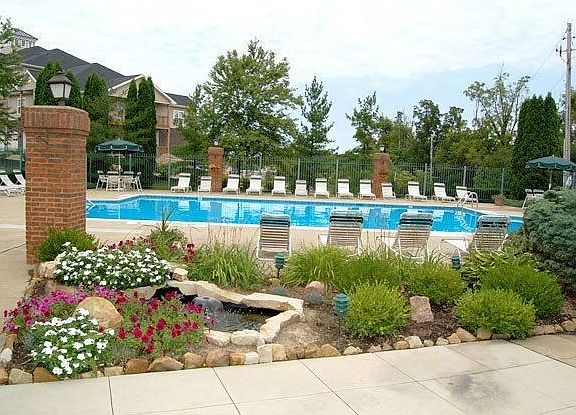 3rd image of 177 Hunt Club Dr APT 1B