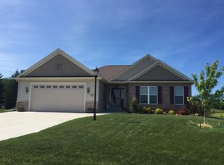 908 Stone Circle Ct, Waterford, WI 53185
